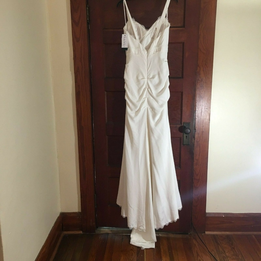 Nicole Miller Elegant White Wedding Dress - Picture 5 of 8